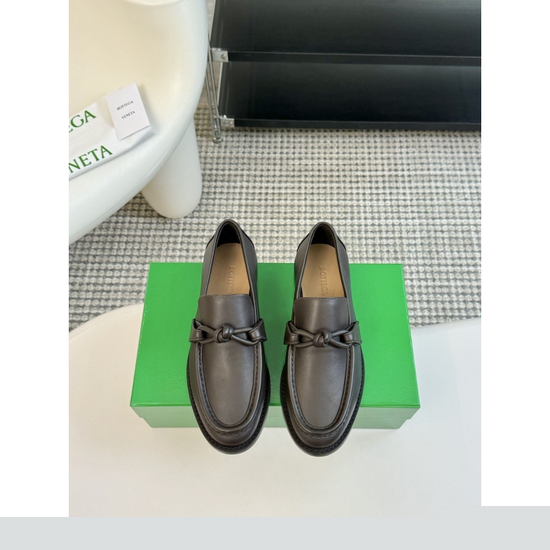 bo*te*ga Ve*ne*ta leather shoes